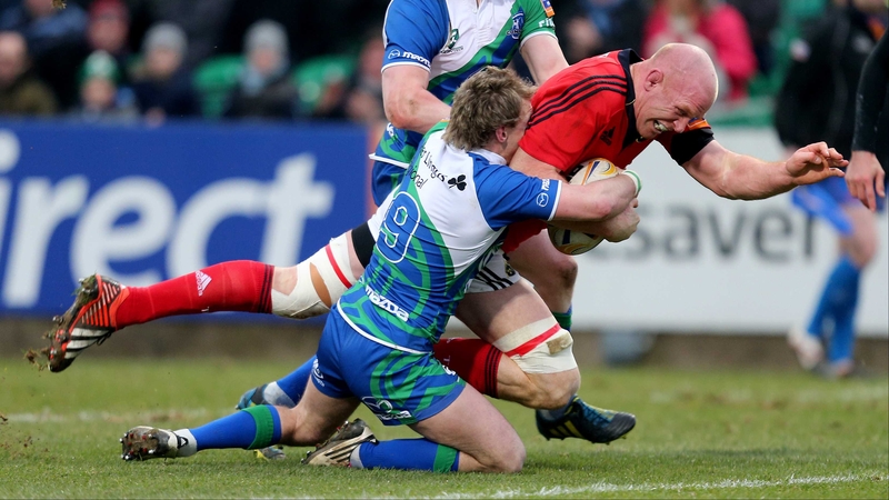Paul O'Connell crashes over for Munster's opening try