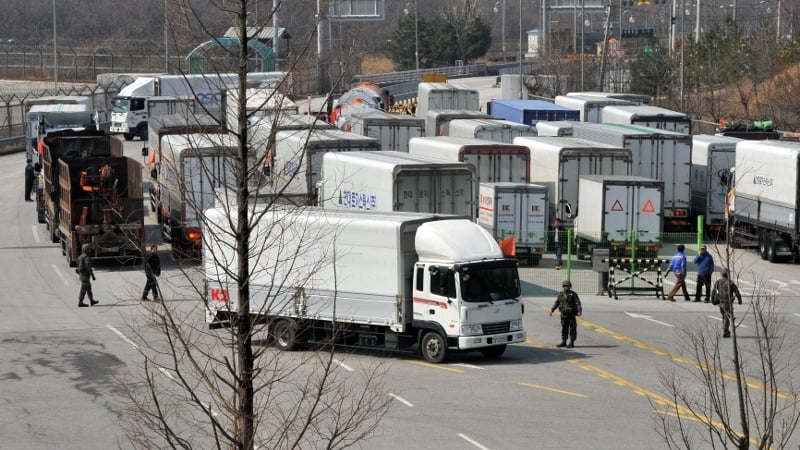 Trucks from South Korea turn back at the border to North Korea