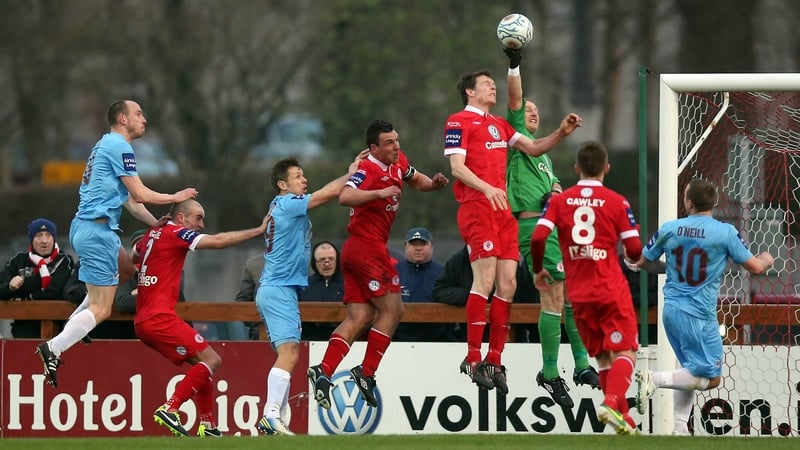 Sligo 'keeper Gary Rogers punches clear from a corner kick