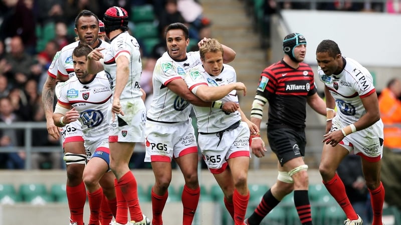 Jonny Wilkinson is congratulated by teammate Rudi Wulf after kicking a sensational drop goal for Toulon