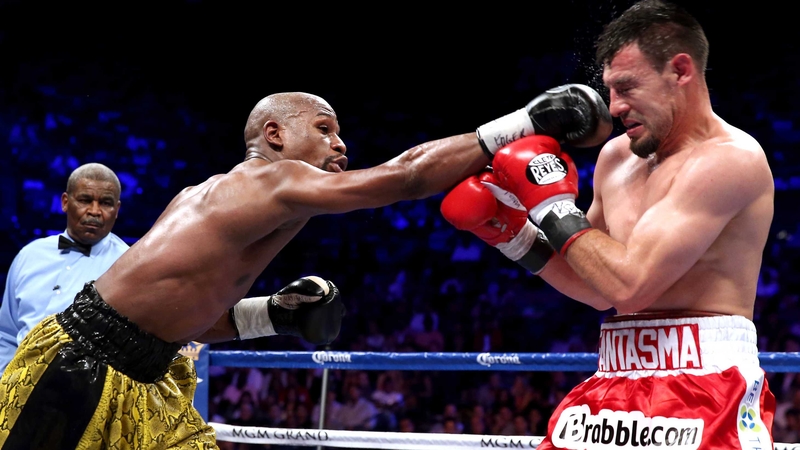 Floyd Mayweather and Guerrero exchange punches