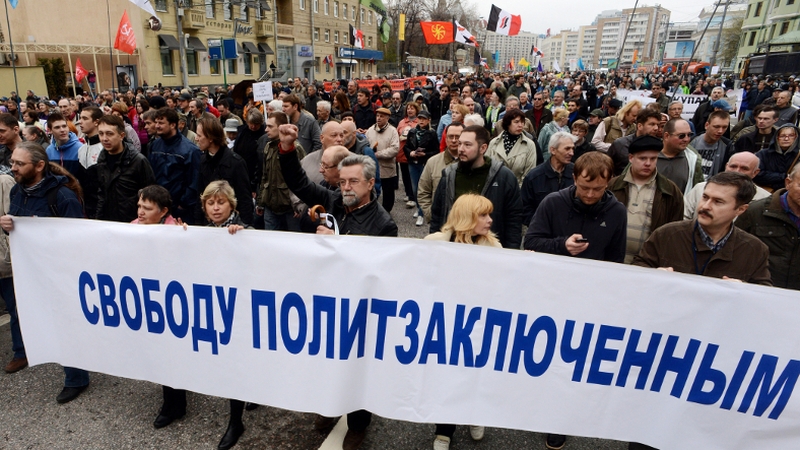 Protesters marching on a rainy day in Moscow demanded the release of the so-called Bolotnaya 17 detainees