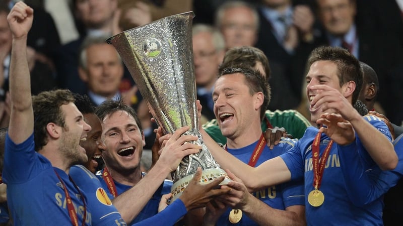 Frank Lampard and John Terry lift the trophy