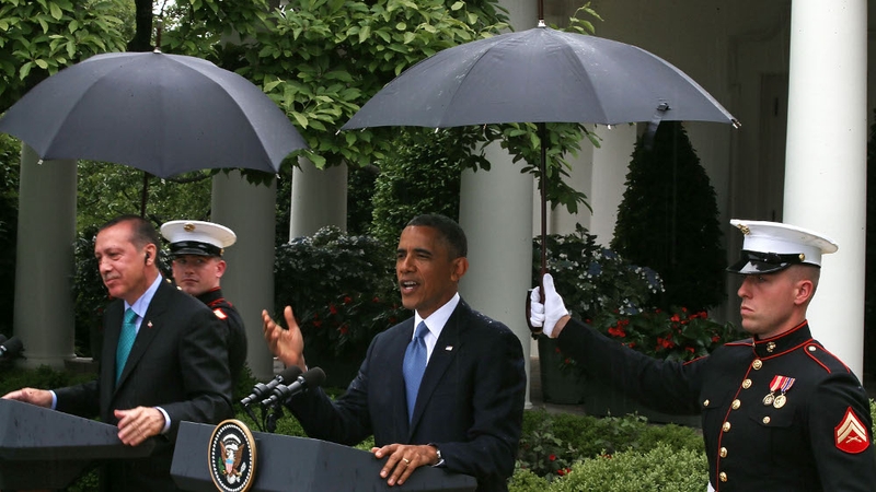 Two US Marines hold umbrellas as Barack Obama and Recep Tayyip Erdogan as they speak to the media at the White House