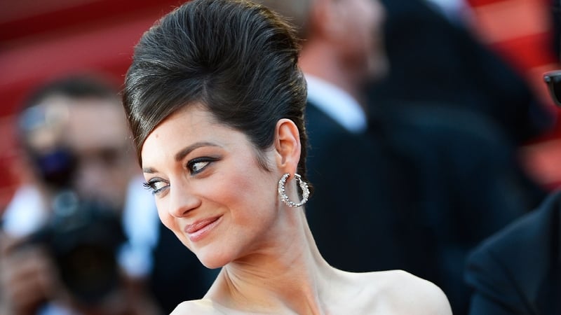 Here's a toast, a very tiny toast in fact: actress Marion Cotillard