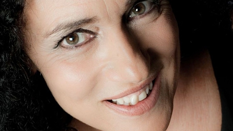 Italian jazz singer/bossa nova expert and psychology grad Barbara Casini features tonight on Jazz Alley.