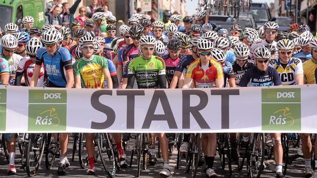 The riders prepare for the start of the penultimate stage.