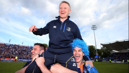 Joe Schmidt on the shoulders of Fergus McFadden and Jonathan Sexton