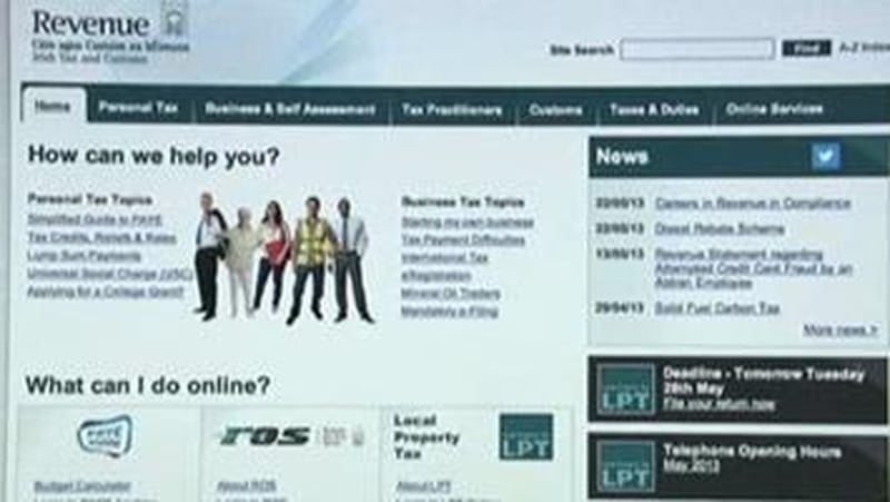 A Revenue Commissioners spokesperson has said there are now 10,000 people filing over the phone and online every hour