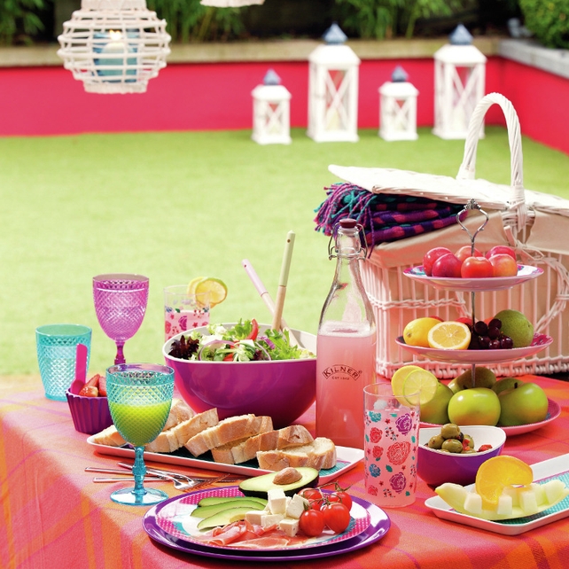 All picnic accessories available from Heatons