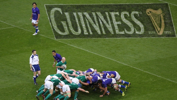 Minister Leo Varadkar said it would be desirable to ban alcohol sponsorship, but only if it was practical to do so