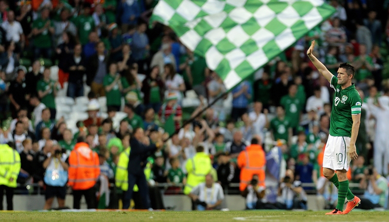 Robbie Keane salute the fans at the Aviva Stadium