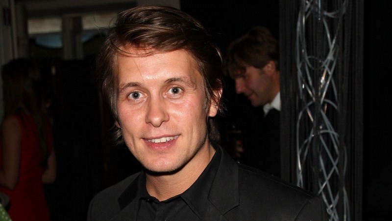 Mark: wants to put his behind behind him