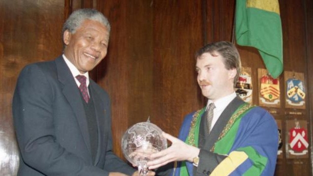 Nelson Mandela accepted his honour as Freeman of Dublin City in the the Mansion House in 1990, almost two years after it had been awarded to him (Pic: Dublin City Library and Archive)