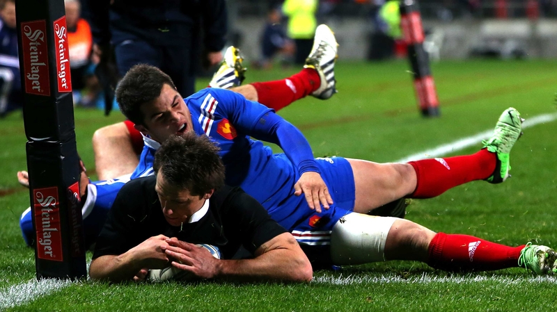 Ben Smith slides in for the first try