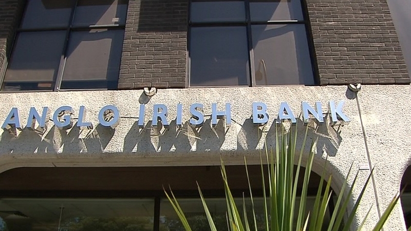 400 staff at the former Anglo Irish Bank are to get additional redundancy payments