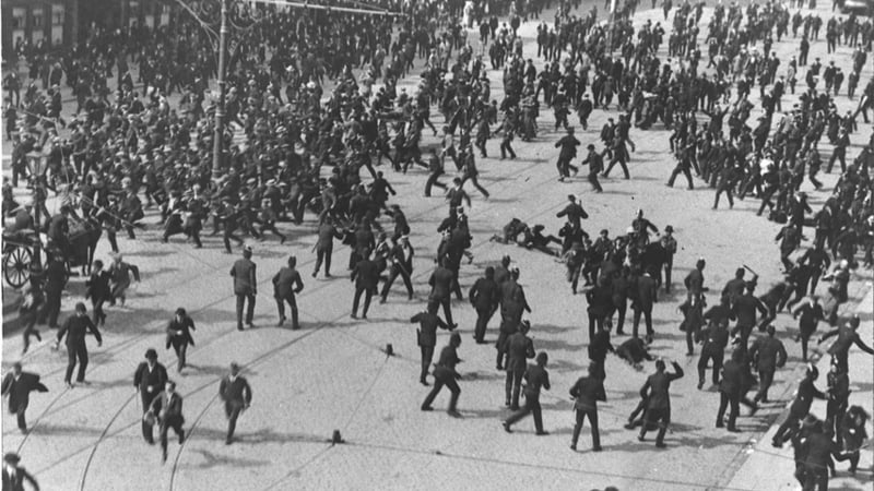 Crowds attacked by baton-charging police on 'Bloody Sunday' 1913 (Photo: RTÉ Stills Library)