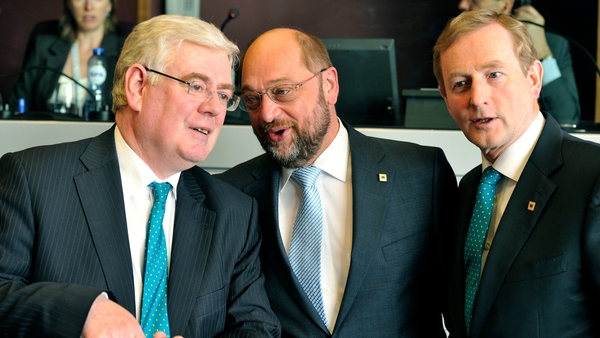 Eamon Gilmore (l) was the lead negotiator for EU governments