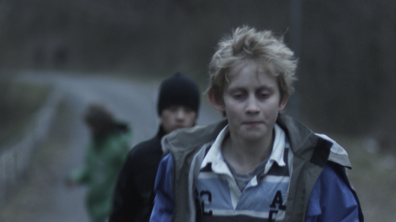 Sebastian (Sebastian Hegmar) is targeted for his phone in Play - which is far from child's play...