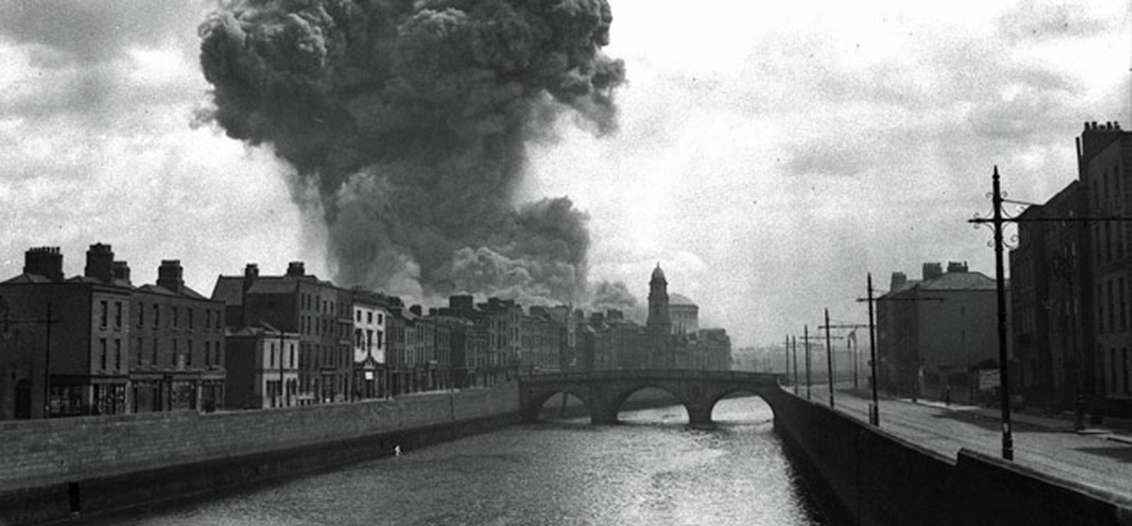 The Four Courts ablaze, in June 1922