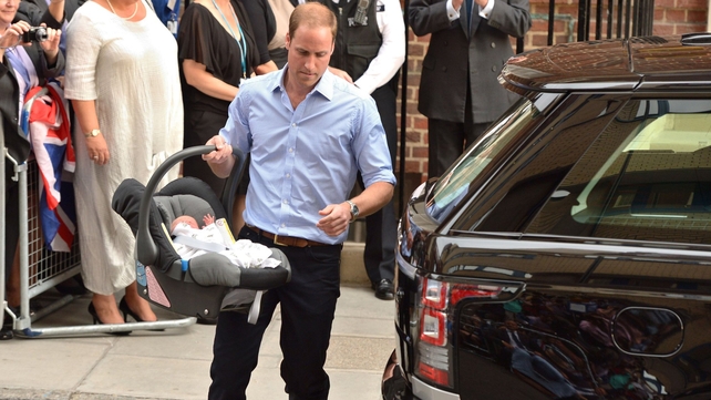 Prince William put his son in a car seat and drove home to Kensington Palace