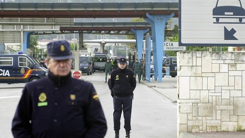 Thousands of cars leaving the British territory were stopped by Spanish customs for checks causing six hour traffic jams