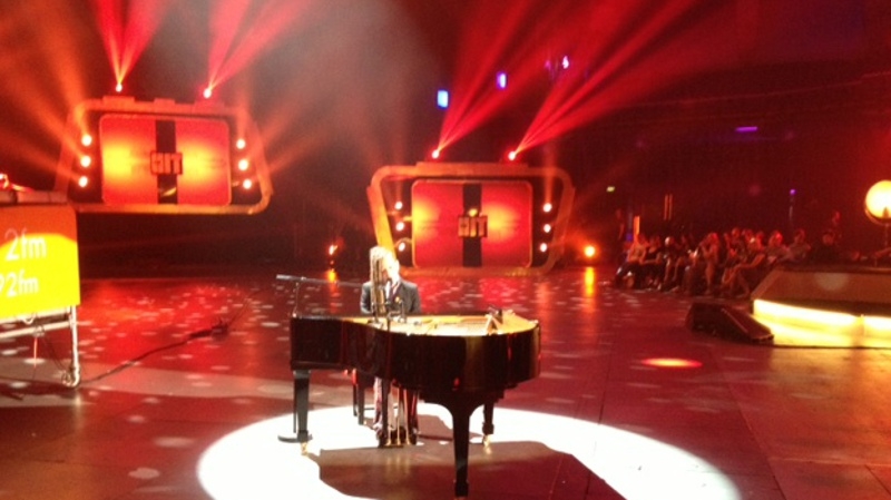 Duke Special rocking out to Aaron Hackett's song 1969