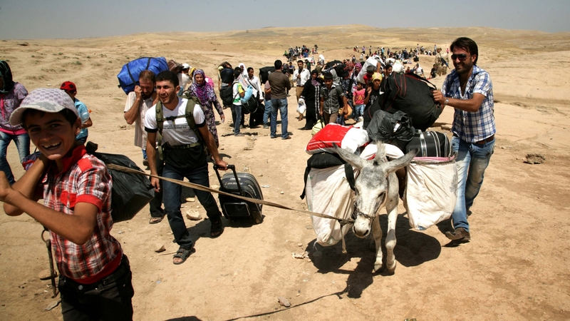 Syrian refugees cross the border into the northern Iraqi region of Kurdistan