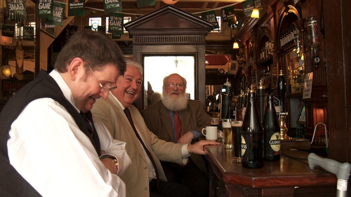 The Irish Pub: a very decent brew, worth quaffing at 9.35pm. Hold that seat there.