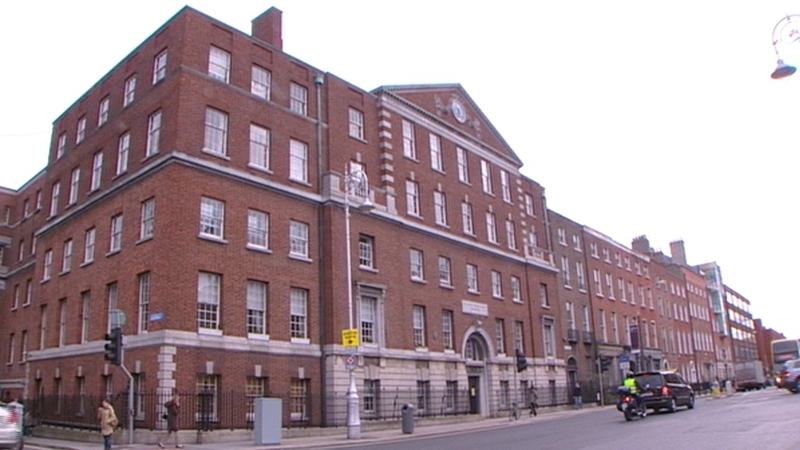 No emergency supply units of O-negative, the universal blood type, were kept in operating theatres at the NMH at the time