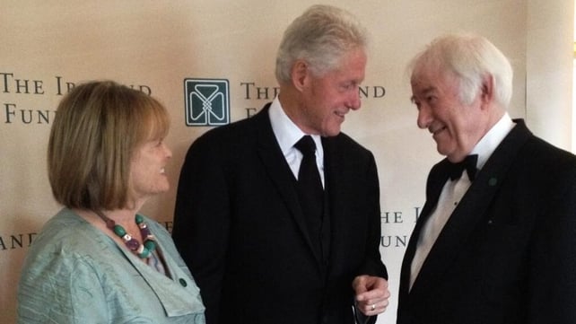 Former US president Bill Clinton tweeted this picture of him and the poet after hearing of his death