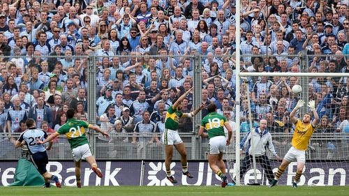 Kevin McManamon score one of Dublin's late goals