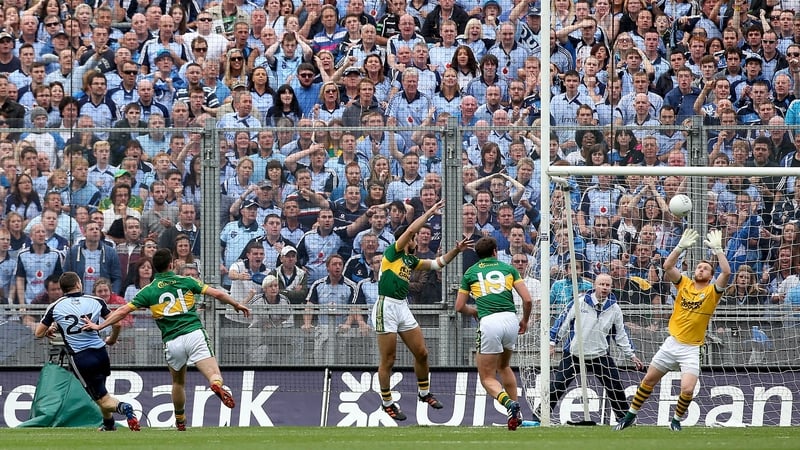 Kevin McManamon score one of Dublin's late goals