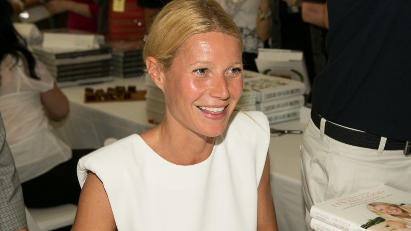 Gwyneth Paltrow received a cooking lesson from celebrity chef Jamie Oliver for her birthday