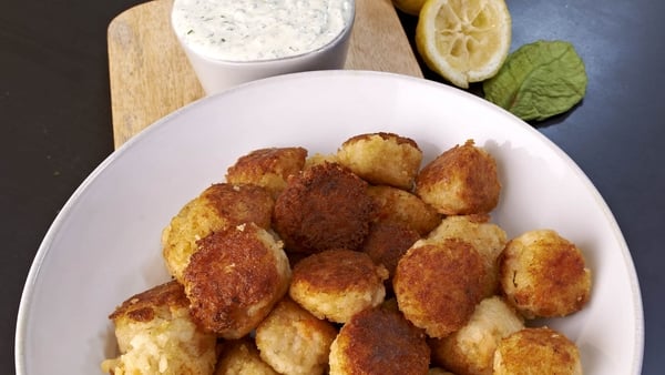 Easy Arancini with Crème Fraîche Herb Sauce