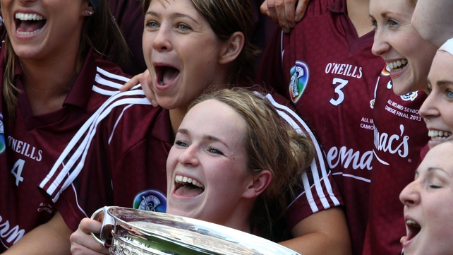 Captain Lorraine Ryan celebrates with the O'Duffy Cup