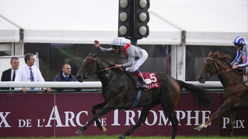 Frankie Dettori winning the Prix de l'Arc de Triomphe aboard Treve