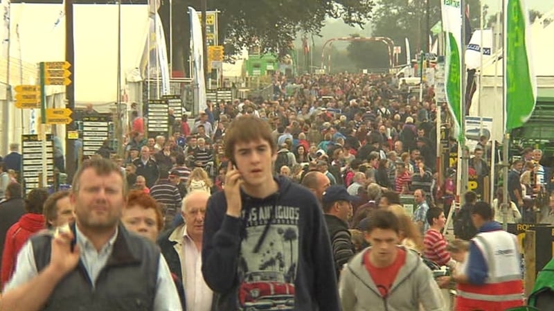 Good weather has boosted the turnout in Ratheniska