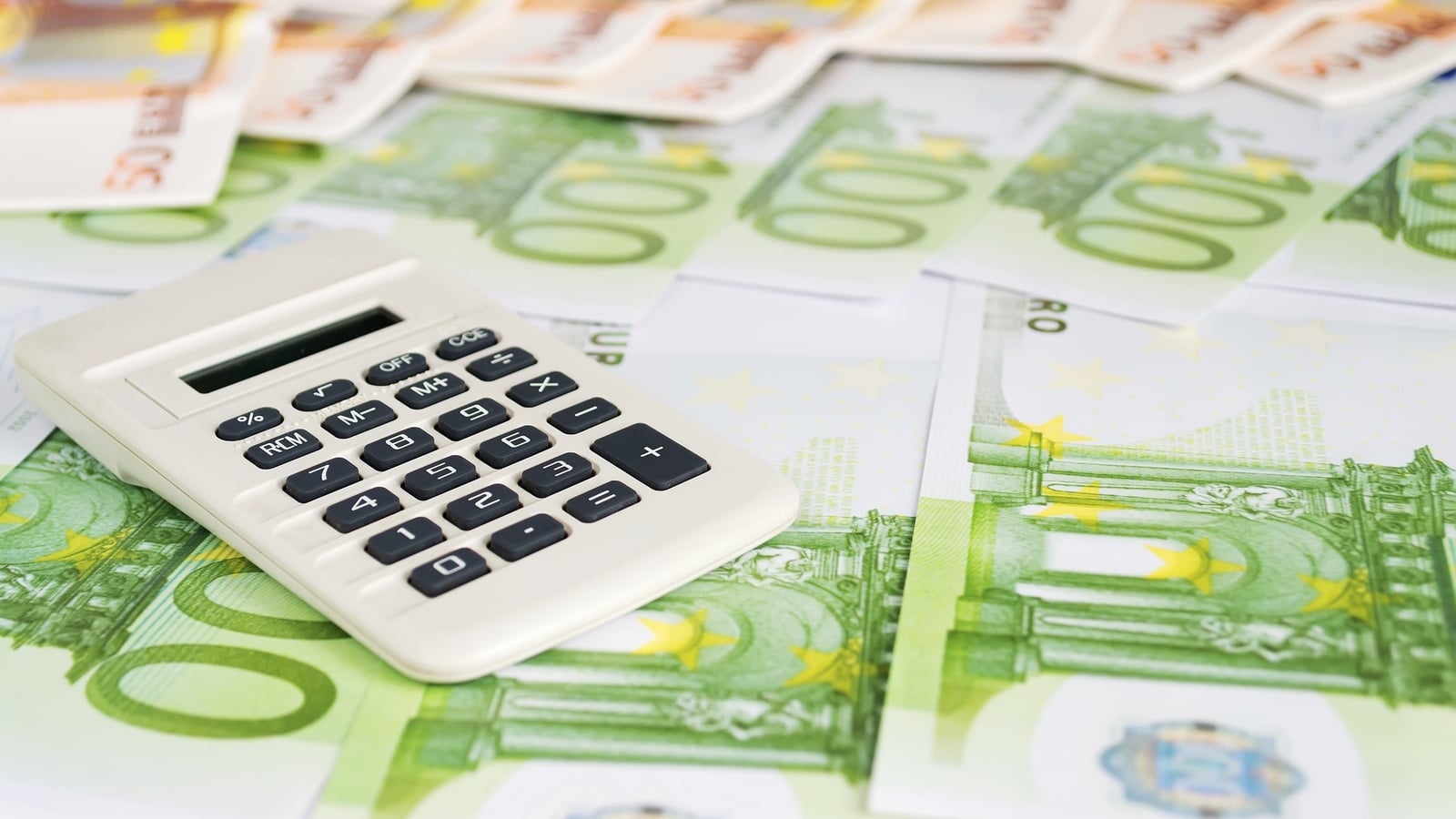 Euro zone consumers turn gloomier amid Iran war fears