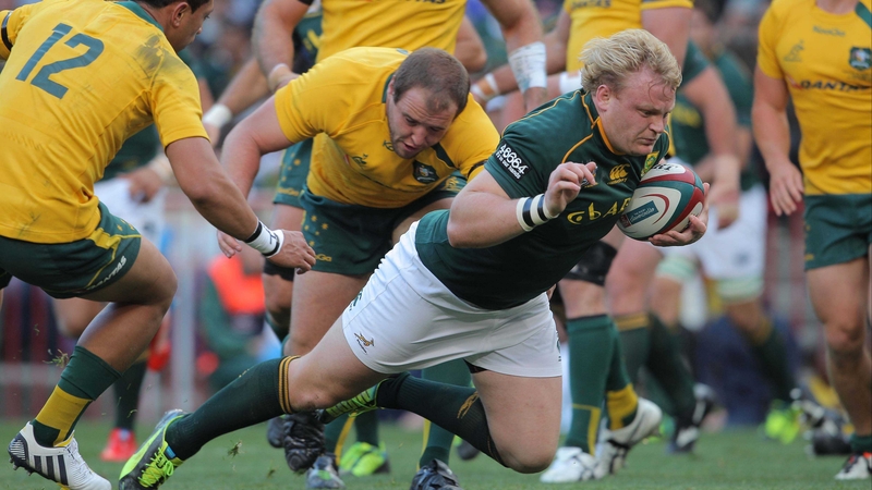 Adriaan Strauss eludes the Australia backs to cross the line in Cape Town
