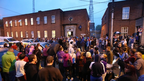 Gardaí have asked the crowd outside Athlone Garda Station to disperse