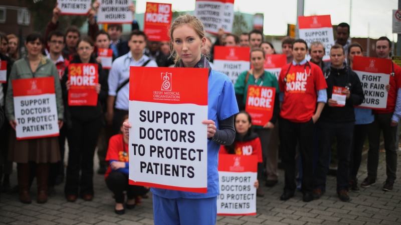 Hospital doctors demonstrating outside St James Hospital, Dublin