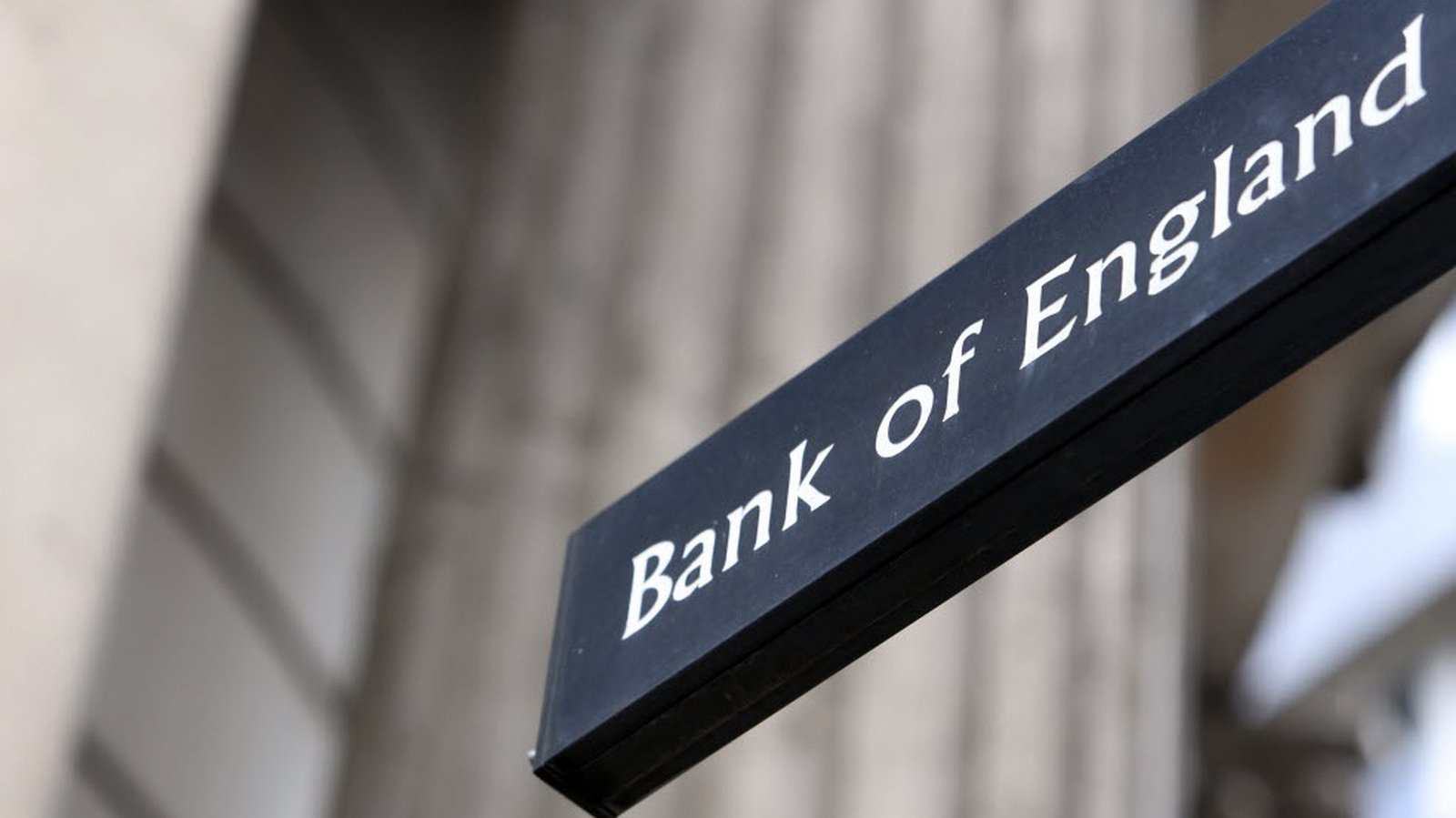Bank of England eases bank capital requirements