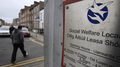 Those who live in jobless homes are more likely to have never worked or to be unskilled
