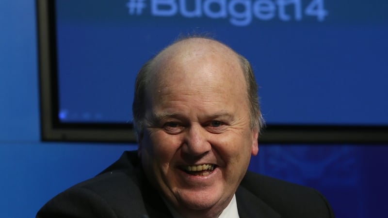 An tAire Airgeadais Michael Noonan sásta lena mhargadh le Ecofin