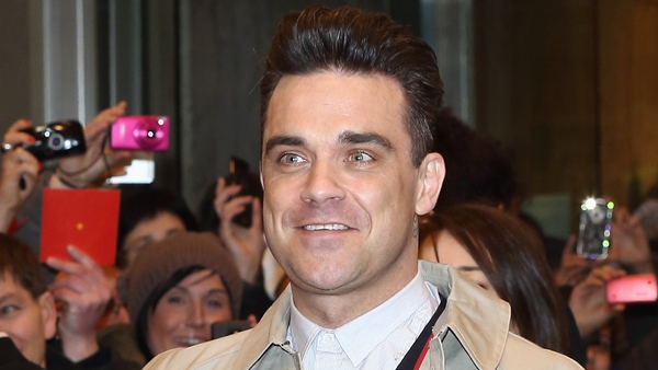 Robbie Williams admits to hair transplant