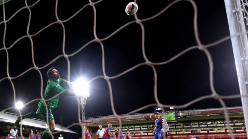 Steve Sidwell's shot flies to the back of the Palace net to make it 2-1 to Fulham