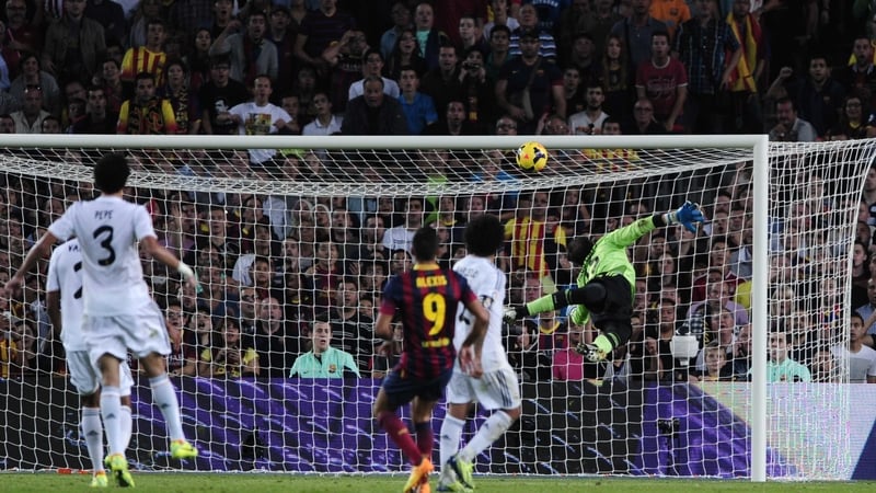 Alexis Sanchez scores Barcelona's second goal