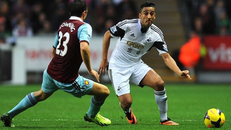 West Ham's Stewart Downing (l) and Swansea's Neil Taylor battle for the ball