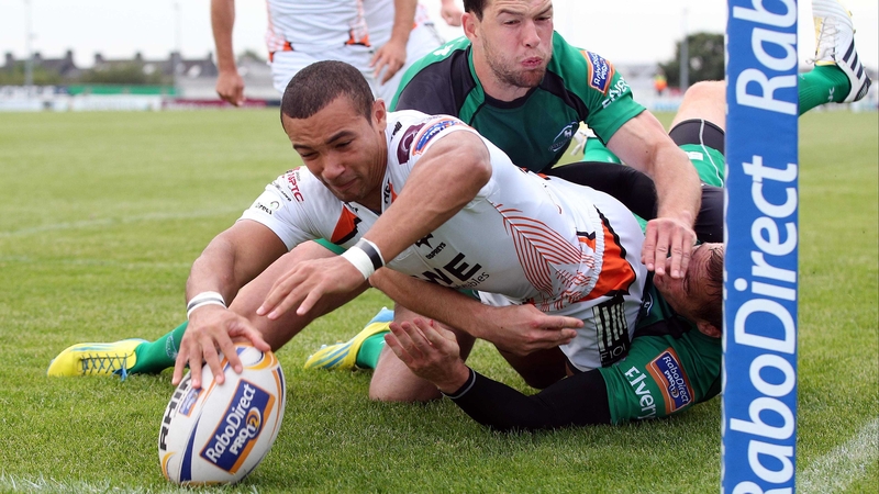Eli Walker scores an Ospreys try against Connacht